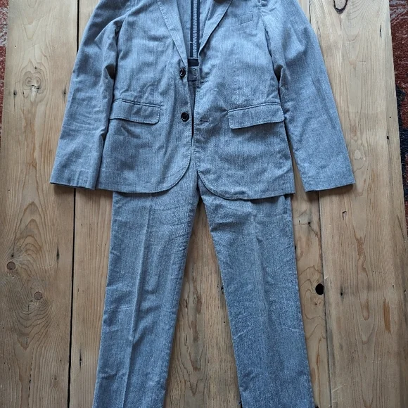 Used like new J.Crew Crew Cuts Ludlow Light Grey Cotton Suit (size 12).